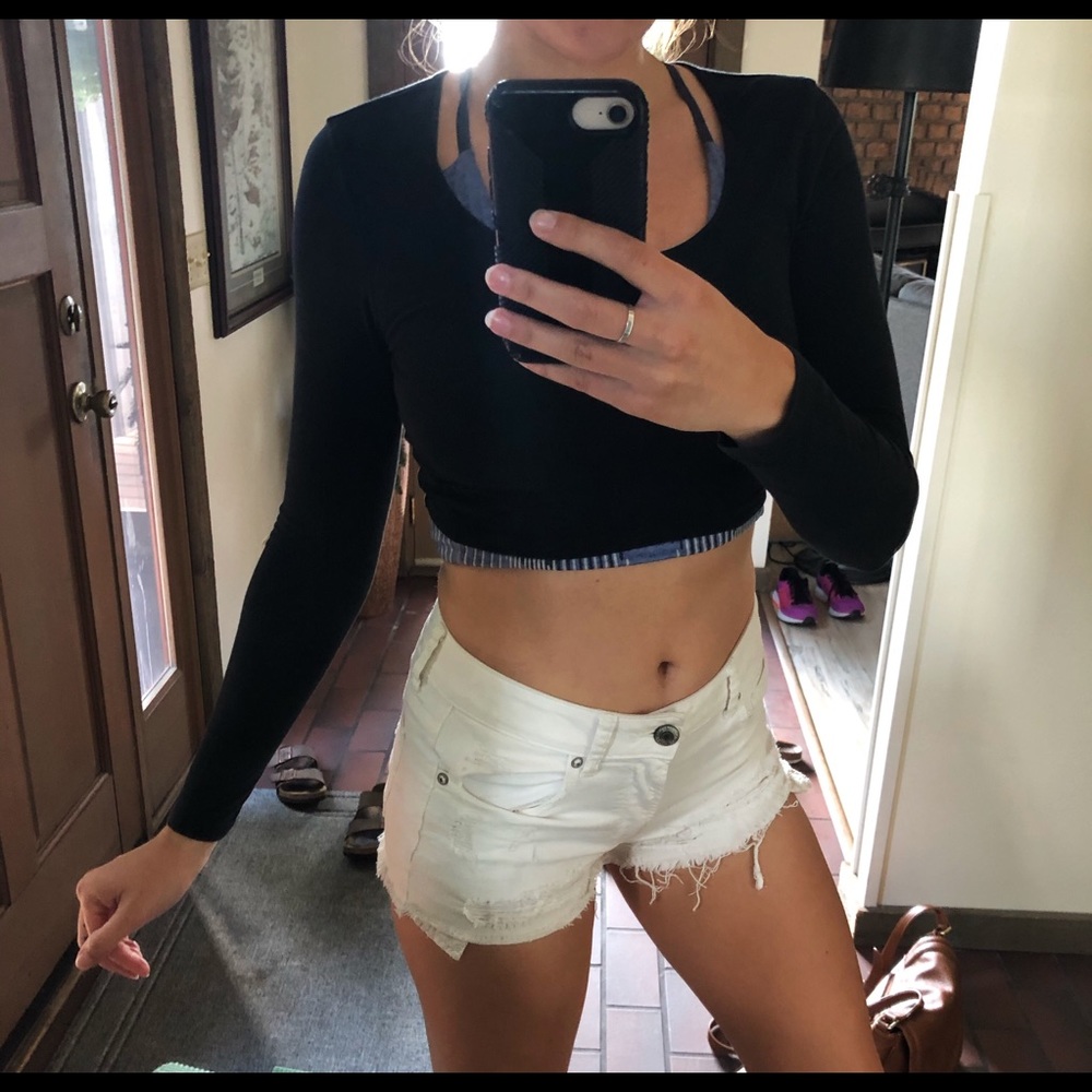 VS Pink Black Long-Sleeved Crop Top